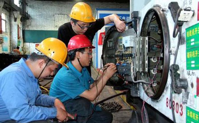 儀表大拿在帶電修理儀表-http://www.xzycr.cn/tech/1230.html